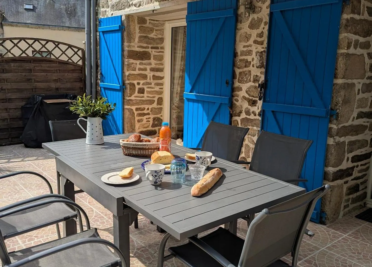 Maison Historique Avec Jardin Secret A Limerzel