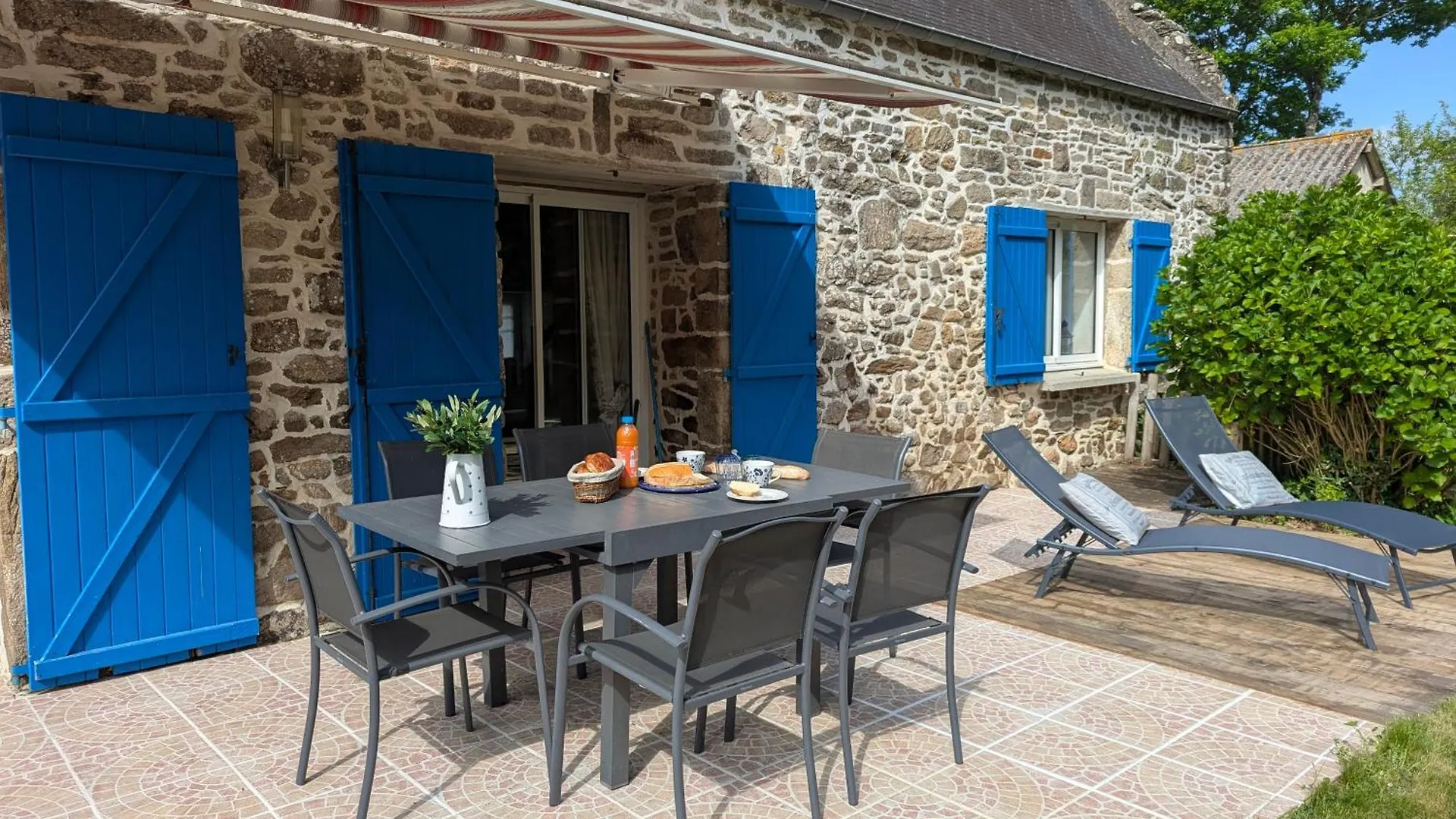 Maison Historique Avec Jardin Secret A Limerzel